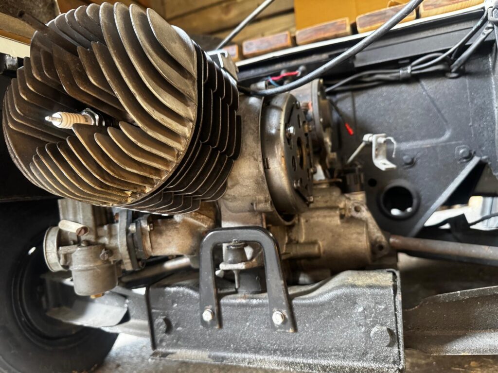 Photo Piaggio Vespacar P500 — Moteur serré, pièces introuvables, remis en route — détail